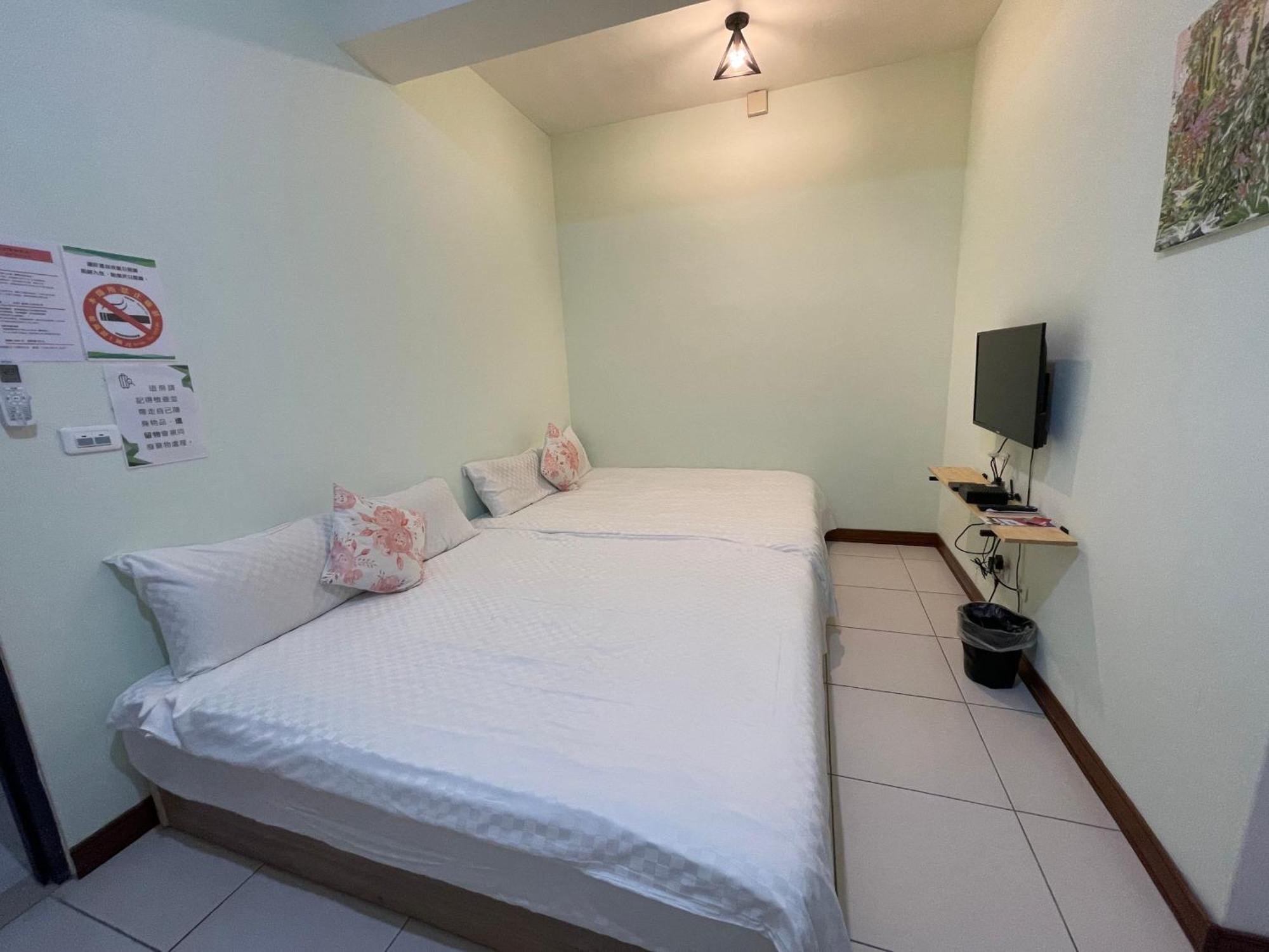 二街窩窩電梯民宿花蓮車站東出口second Street Nest Hostal Hualien City Room photo